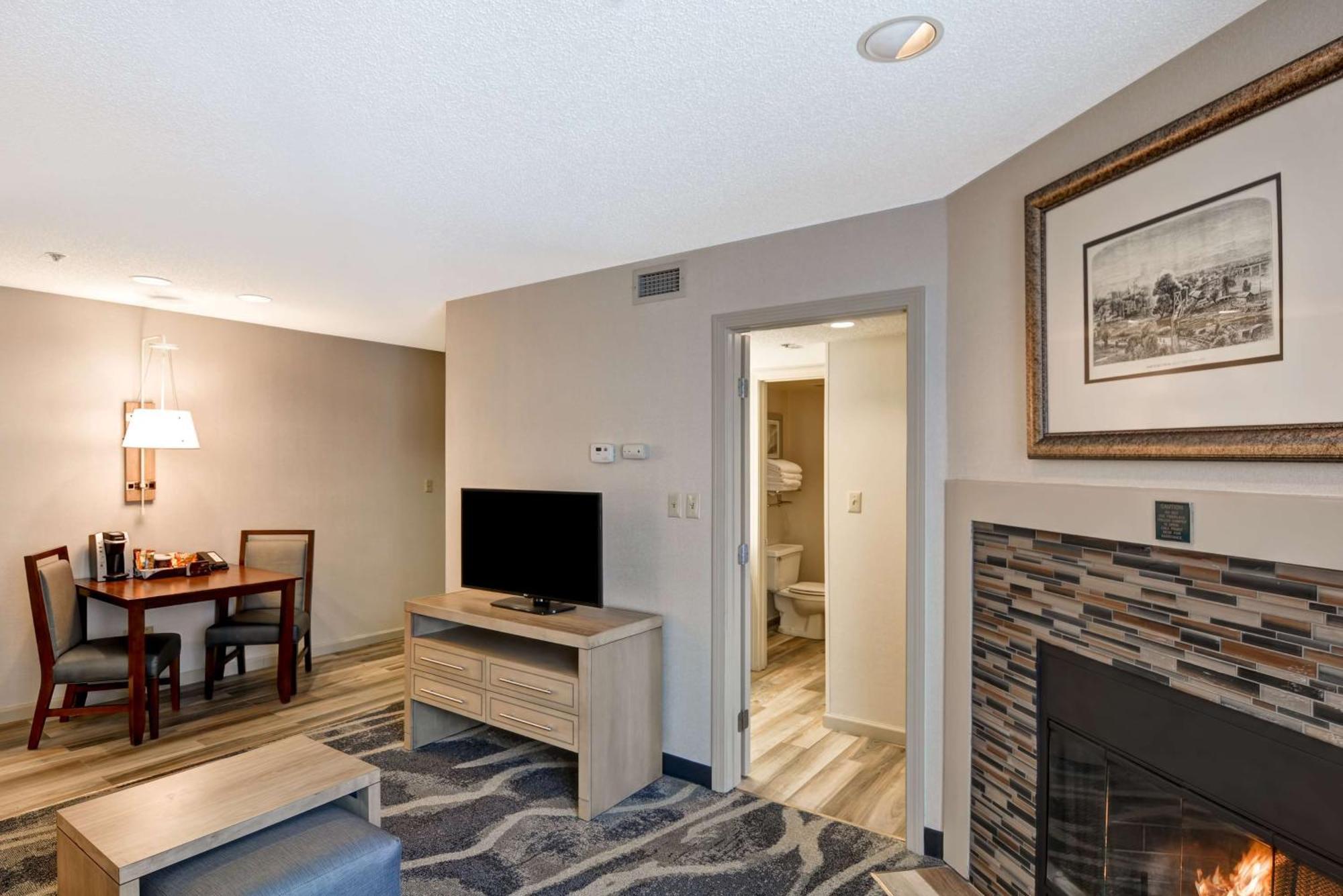 Homewood Suites By Hilton Windsor Locks Hartford Kültér fotó